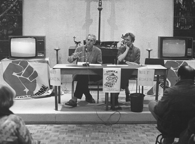 407252 Afbeelding van een solidariteitsbijeenkomst voor inwoners van Zuilen in het Ludgercentrum te Utrecht in verband ...